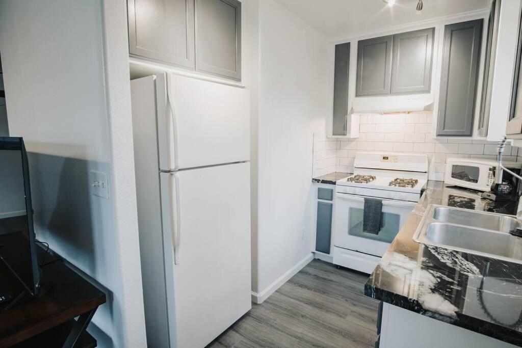 Gorgeous Upstairs Studio With Patio And Laundry Чіко Екстер'єр фото