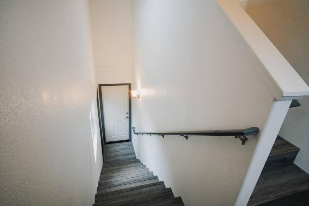 Gorgeous Upstairs Studio With Patio And Laundry Чіко Екстер'єр фото